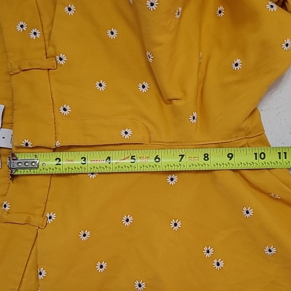 Old Navy Mustard Pixie Pants with Embroidered Daisies size 8 - Picture 8 of 8